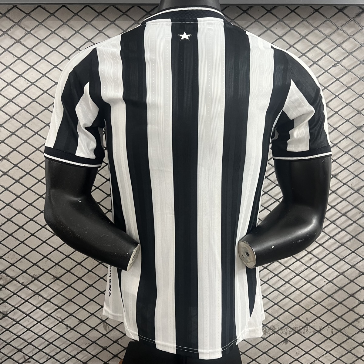 ajja808's tweet photo. 🔥 2026/27 Botafogo Home – Player Version chegou! ⚫⚪
Listras clássicas pretas e brancas, logo Mizuno, escudo Fogão e sponsor vbet. Agora em versão Player (corte mais justo e profissional).
#Botafogo #Fogão #PlayerVersion #Brasileirão #2026Botafogo https://t.co/oZYs1H4yvK