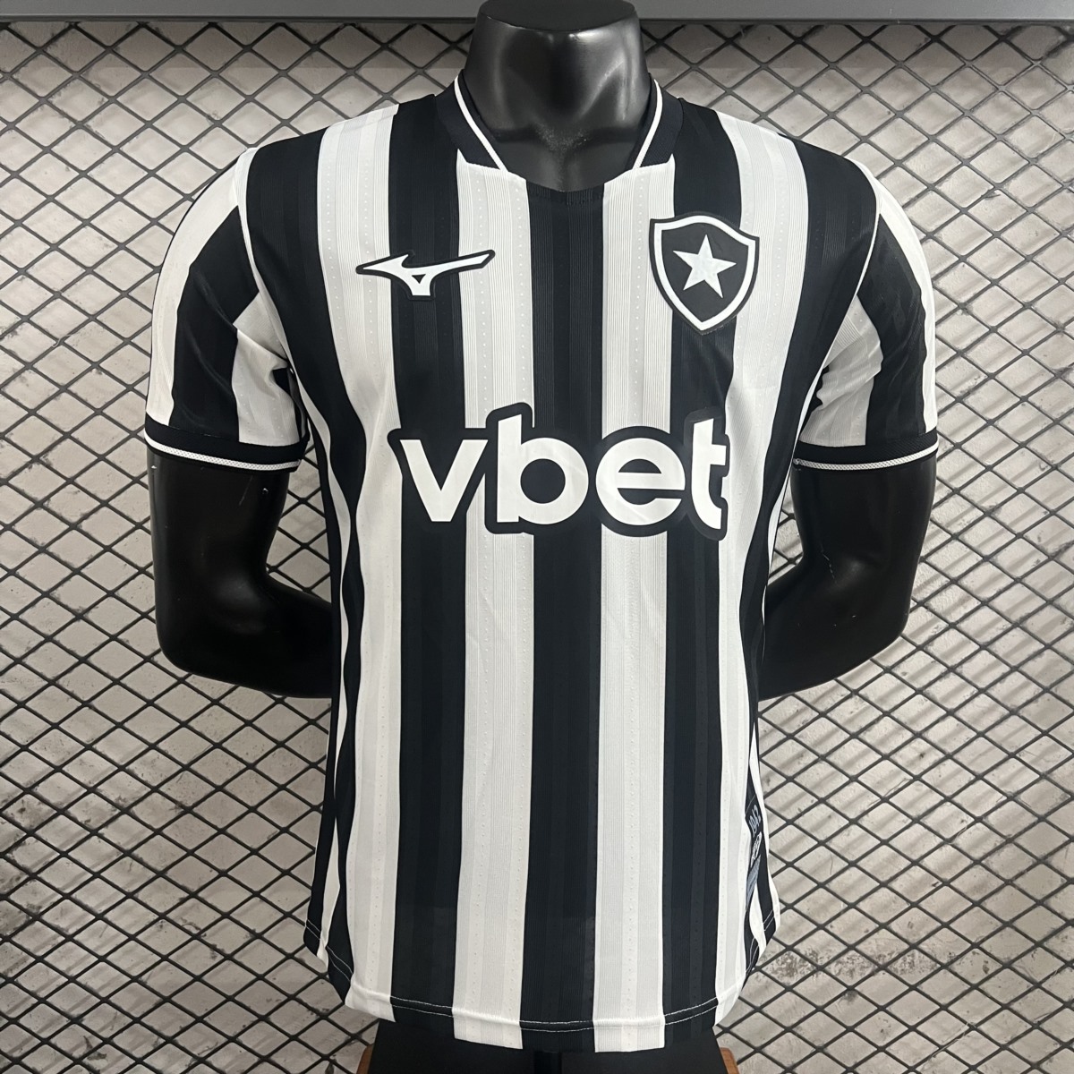 ajja808's tweet photo. 🔥 2026/27 Botafogo Home – Player Version chegou! ⚫⚪
Listras clássicas pretas e brancas, logo Mizuno, escudo Fogão e sponsor vbet. Agora em versão Player (corte mais justo e profissional).
#Botafogo #Fogão #PlayerVersion #Brasileirão #2026Botafogo https://t.co/oZYs1H4yvK