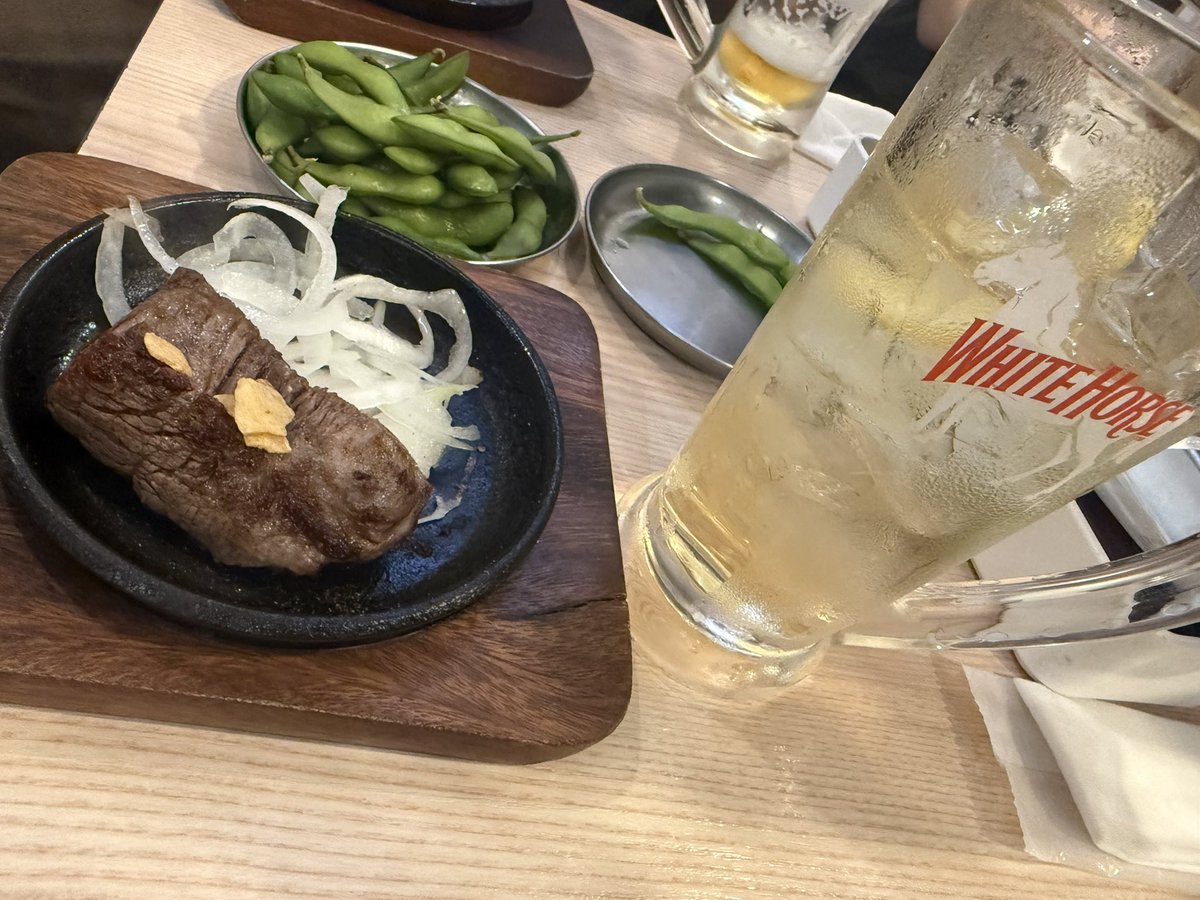 AoiM_ilk's tweet photo. 明日の準備何もできてないのに友達の誘いに負けて飲みに来てしまった https://t.co/Yh2q7r75zE
