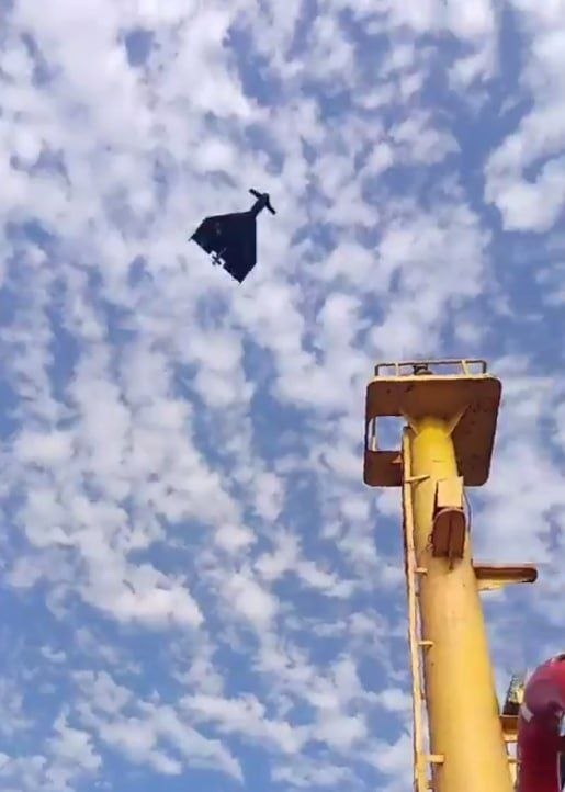 worldnews24u's tweet photo. 🇷🇺#Russia #Gerandrone #drone #RussianGerandrone #BlackSea 🇺🇦#Ukraine: It is likely the latest version of the Ukrainian equivalent of the "Geran" drone, recorded during its use in the Black Sea. https://t.co/cdeKKv6Dpa