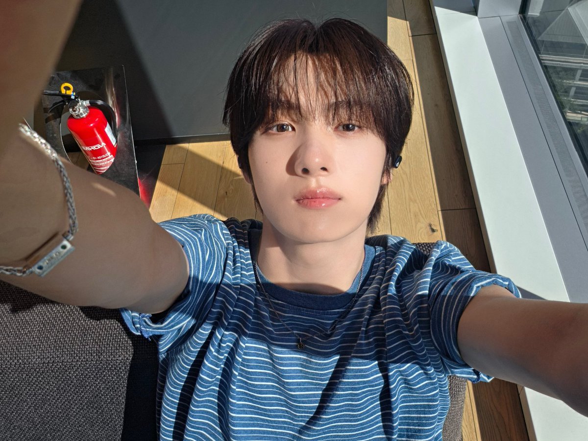 TWSLATION_'s tweet photo. [260808] #YOUNGJAE WV POST

🐶: The sky was really so pretty today~~

#영재 #TWS #투어스 @TWS_PLEDIS https://t.co/RLLBo75uqx