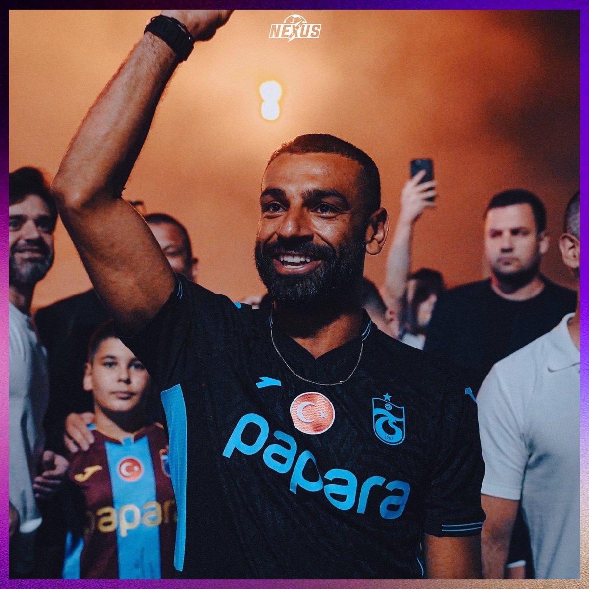 nexustransfer's tweet photo. 🚨 Ertuğrul Doğan: “Trabzonspor’un anlaşmış olduğu 7-8 tane standart villası var. Sosyal medyada bazı görseller dolaşıyor, o evlerin Trabzon’da nerede var olduğunu dahi bilmiyorum.

Kulübün kiraladığı bu villalara, o yıl kim gelmişse o oyuncu yerleşiyor. Mesela şu anda Salah’ın kalacağı ev, eski Nwakaeme’nin kaldığı ev.

İnsanlar Salah’ın Trabzon’a gelmesinden rahatsız, bu yüzden bu yalanları uyduruyor.” (HT Spor)