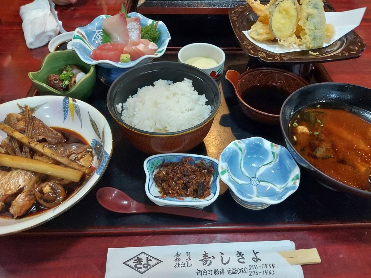 ripple_517_'s tweet photo. 地震で働き詰めだった自分へのご褒美🍣✨
前から気になっていた、家から車で15分のお寿司屋さんへ。
お刺身に天ぷら、煮付けまで💕
美味しいものを食べて、ちょっとひと息☺️

#熊本グルメ #寿しきよ #自分へのご褒美 #美味しいもの　#熊本マッサージセラピスト個人 https://t.co/rspOTypAtH