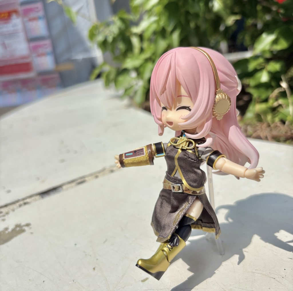 taco_mirai0130's tweet photo. ねんどろの日とのことで楽しそうなルカちゃんです🐙✨
#ねんどろいどの日 https://t.co/okQGH4MHim