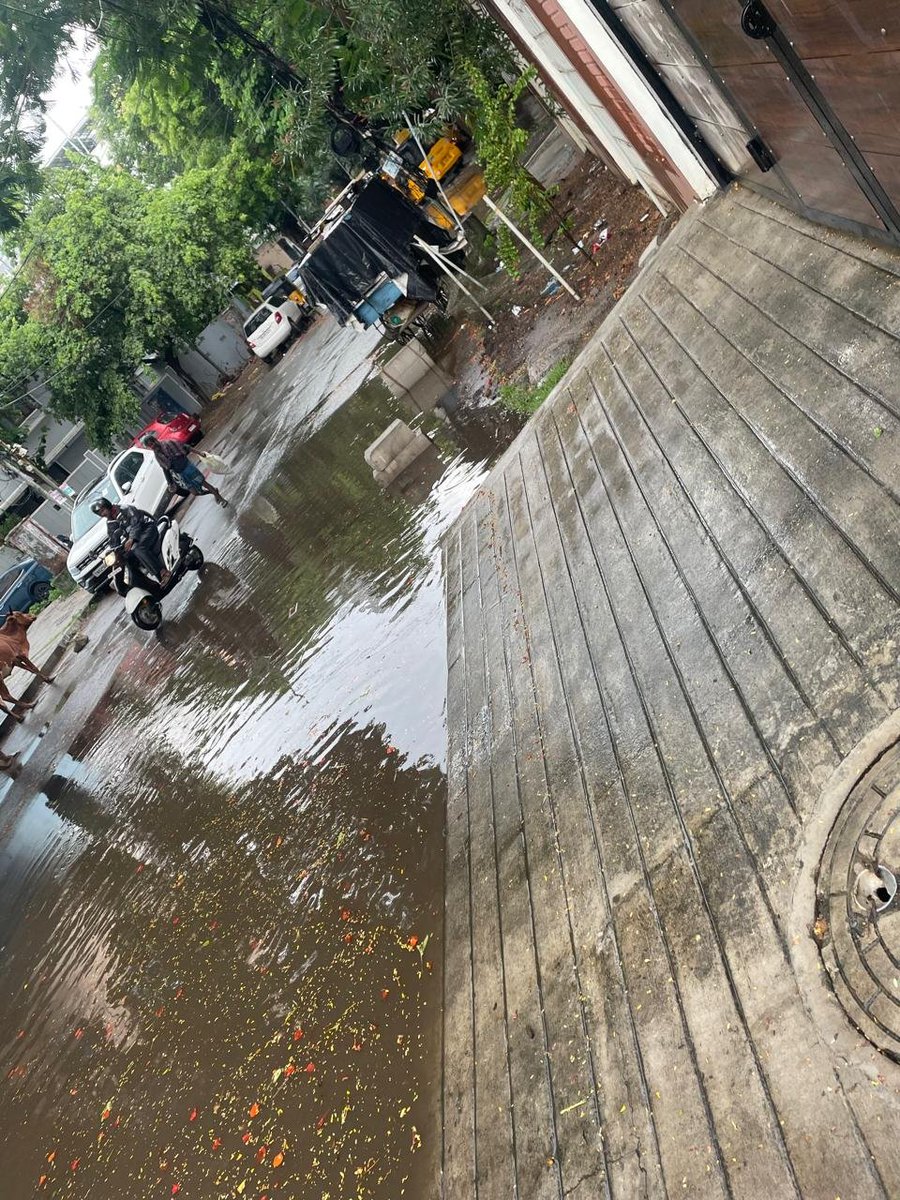 mano7867's tweet photo. @chennaicorp Today's rain water stagnation Photos 
Kindly remove the mud inside the chamber
Location : 1st Main Road East 
Shenoy Nagar East 
Chennai - 600 030.
Ward 101
Date : 08/08/2026
Time :  03:50 PM https://t.co/3wCbEdTuyO