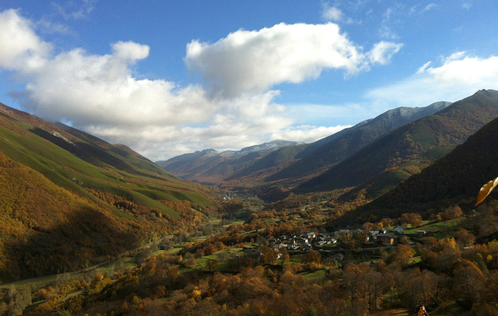GobAsturias's tweet photo. #DescubreAsturias
⛰️ El Puerto de Cerredo, 🪵 los cunqueiros o 🌿 los paisajes de las Fuentes del Narcea. ¿Te suenan?
🐻 Hoy te invitamos a descubrir #Degaña, un paraíso escondido donde la naturaleza más salvaje convive con una rica tradición cultural.
🔗 https://t.co/2u3zEKrXFg https://t.co/XpVW9Kn5nT