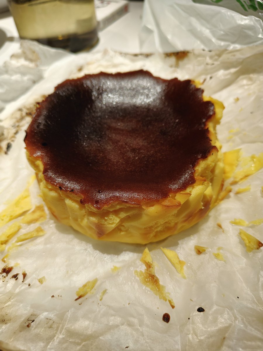 Awu7631's tweet photo. バスクチーズケーキを作った https://t.co/w0dAqvegS6