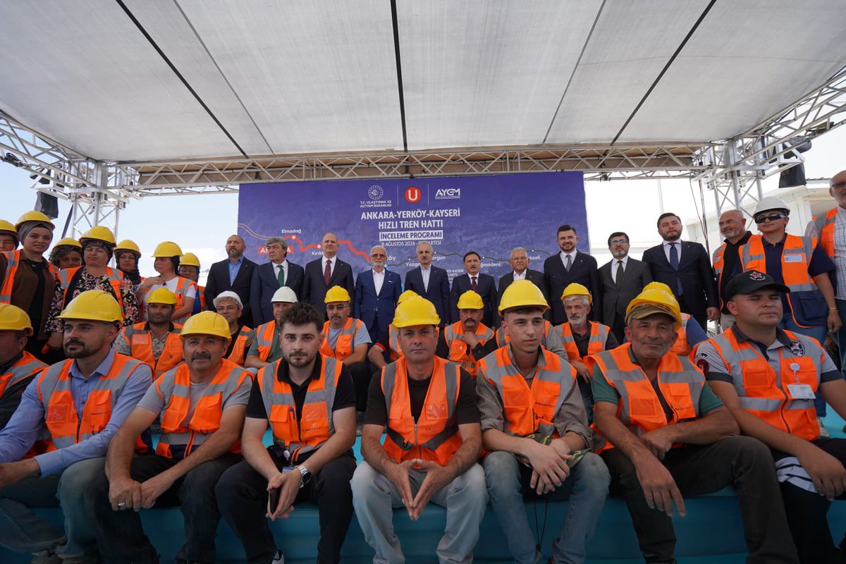 DursunATAS38's tweet photo. Bir dizi program ve açılışa katılmak üzere şehrimize gelen Ulaştırma ve Altyapı Bakanımız Sayın Abdulkadir Uraloğlu, Genel Başkan Vekilimiz Sayın Mustafa Elitaş, Valimiz Sayın Gökmen Çiçek, Büyükşehir Belediye Başkanımız Sayın Memduh Büyükkılıç, İl Başkanımız Sayın Hüseyin Okandan ve heyetimizle birlikte Ankara-Yerköy-Kayseri Yüksek Hızlı Tren Hattı şantiyesinde incelemelerde bulunduk. 

Kayseri-Ankara arası ulaşımı 1 saat 45 dakikaya düşürecek, yüzde 50’si tamamlanan yüksek hızlı tren hattında çalışmalar hızla devam ediyor. Çalışmalar en kısa sürede tamamlanacak ve bu büyük yatırım hemşehrilerimizin hizmetine sunulacak.