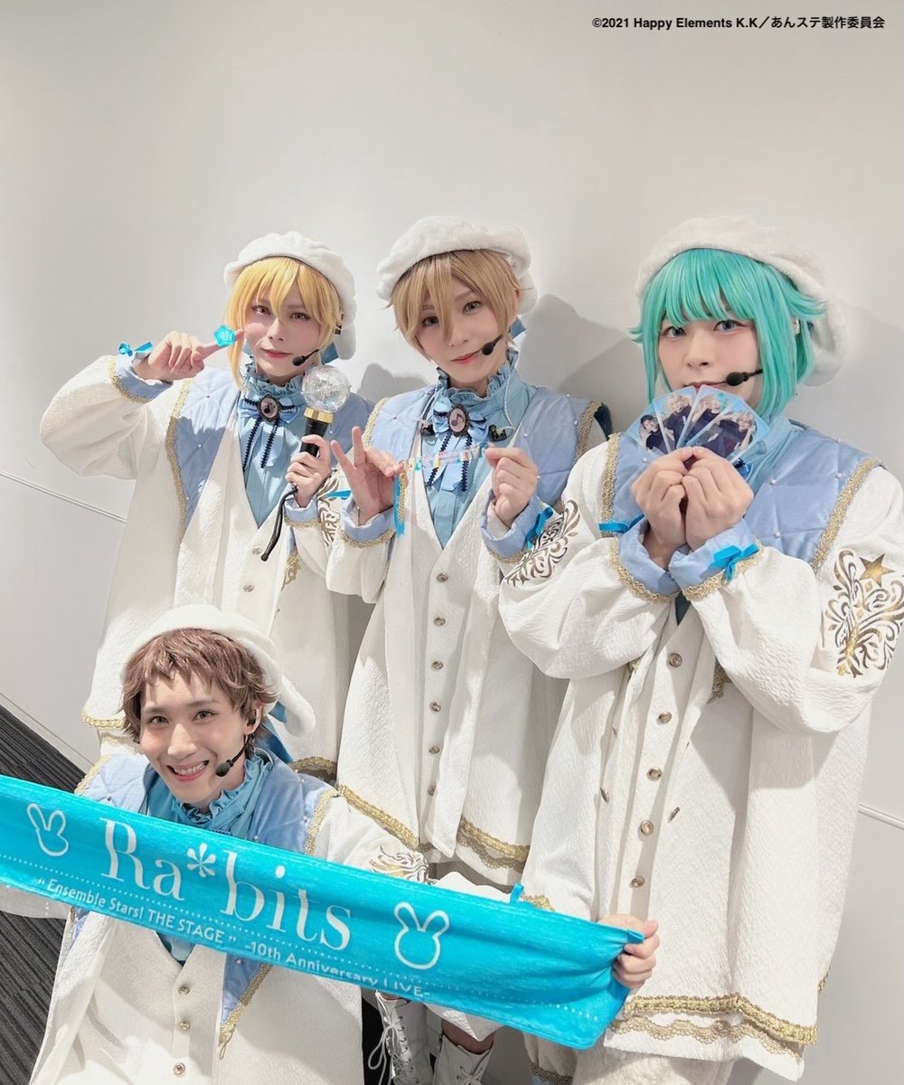 ensemble_stage's tweet photo. 🌟グッズ情報:🌟
-10th Anniversary LIVE-
会場、通販、店舗にてライブグッズを販売中✨

ランダムブロマイドやオーロラチャームなど様々なグッズをご用意しております！
各会場でライブ配信もございますので、ぜひご覧ください👀

詳細は公式サイトをご確認ください✅
https://t.co/AmTjKRj2ny
#あんステ