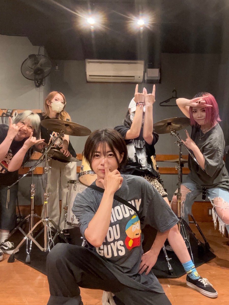 Straightup1230's tweet photo. ハヅキンとたむ氏の脱退。

解散と言われてるのと変わらないような状況でみんなのポスト見てて辛いし...辛いよね。
　
でも、辛いのはNEMOが好きな証。
切りかえて前見るしかないよ。

天フェス行けるかな...今はNEMOのLIVEでLIVEハウスでまた遊びたい。

やっと、言葉にできた。　　　
＃NEMOPHILA https://t.co/NvVCuNHnWS