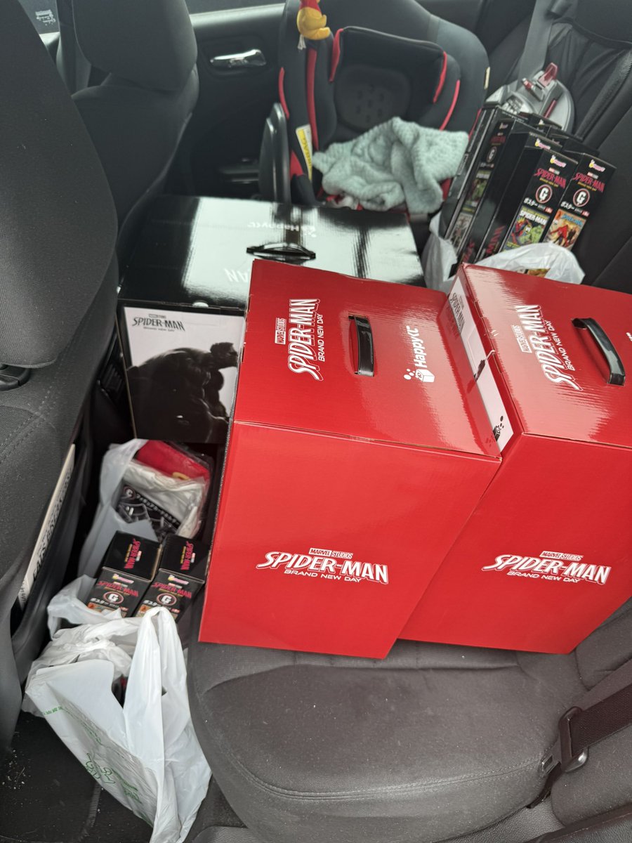 71oyr11's tweet photo. ストブー買えなかった腹いせにスパイダーマン買い占めた😇 https://t.co/liJXpPC1oV