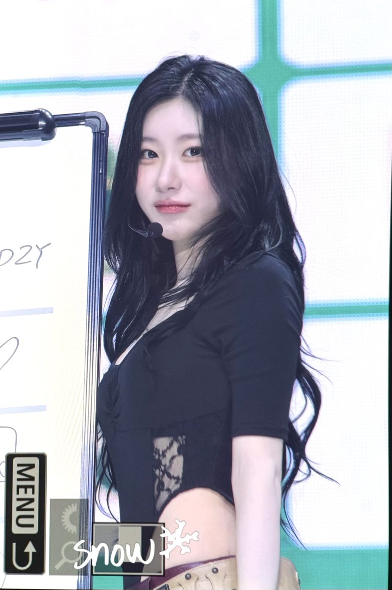 Snow010605's tweet photo. 260808 팬미팅 프리뷰

#ITZY #있지 #채령 
#CHAERYEONG #チェリョン
🦊 https://t.co/1JbL7oMRa0