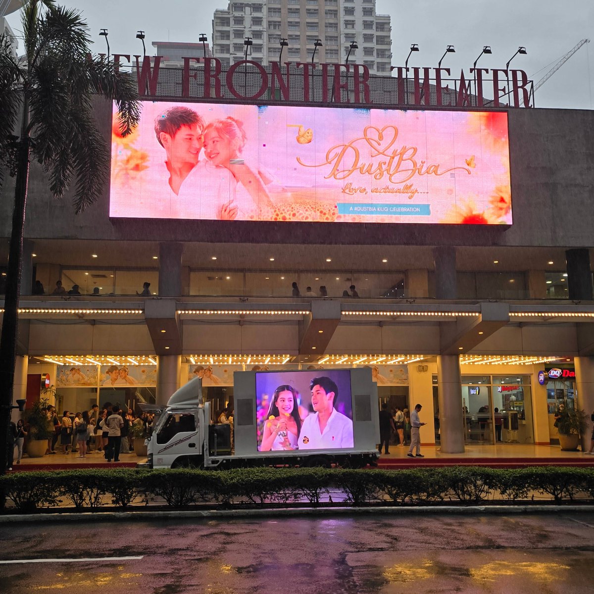 philconcerts's tweet photo. Pure kilig and sweetest moments here at the New Frontier Theater tonight for DustBia.

@StarMusicPH https://t.co/5lO8Ovl1rF