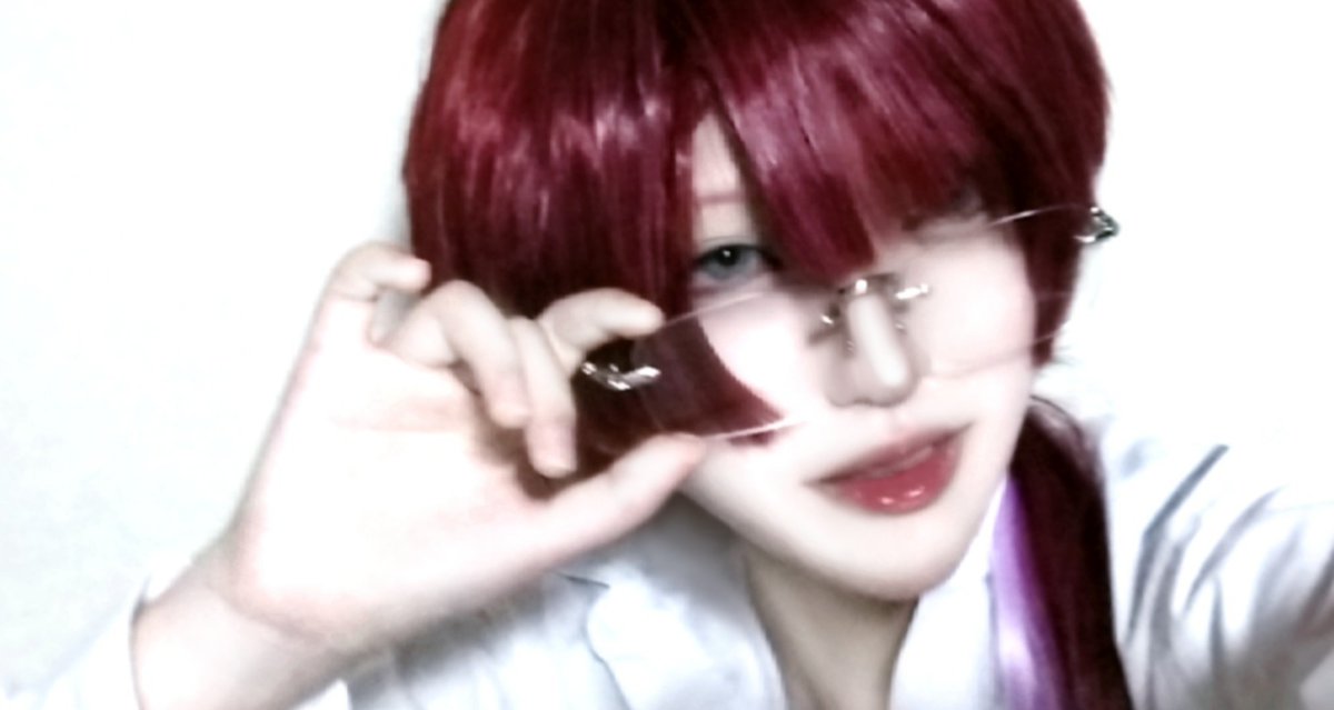 manmaruuu_00's tweet photo. cos 🌈🕒 🗝💸 ⚠捏造衣装、メガネ

──────なに、どしたの。 https://t.co/8b4frwpChm