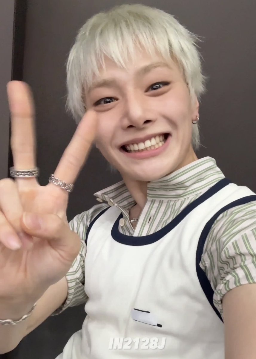 yenitulip's tweet photo. IM GONNA EXPLODE MY HAPPY SUNSHINE 😭🤍 https://t.co/2uArMwd4ZY