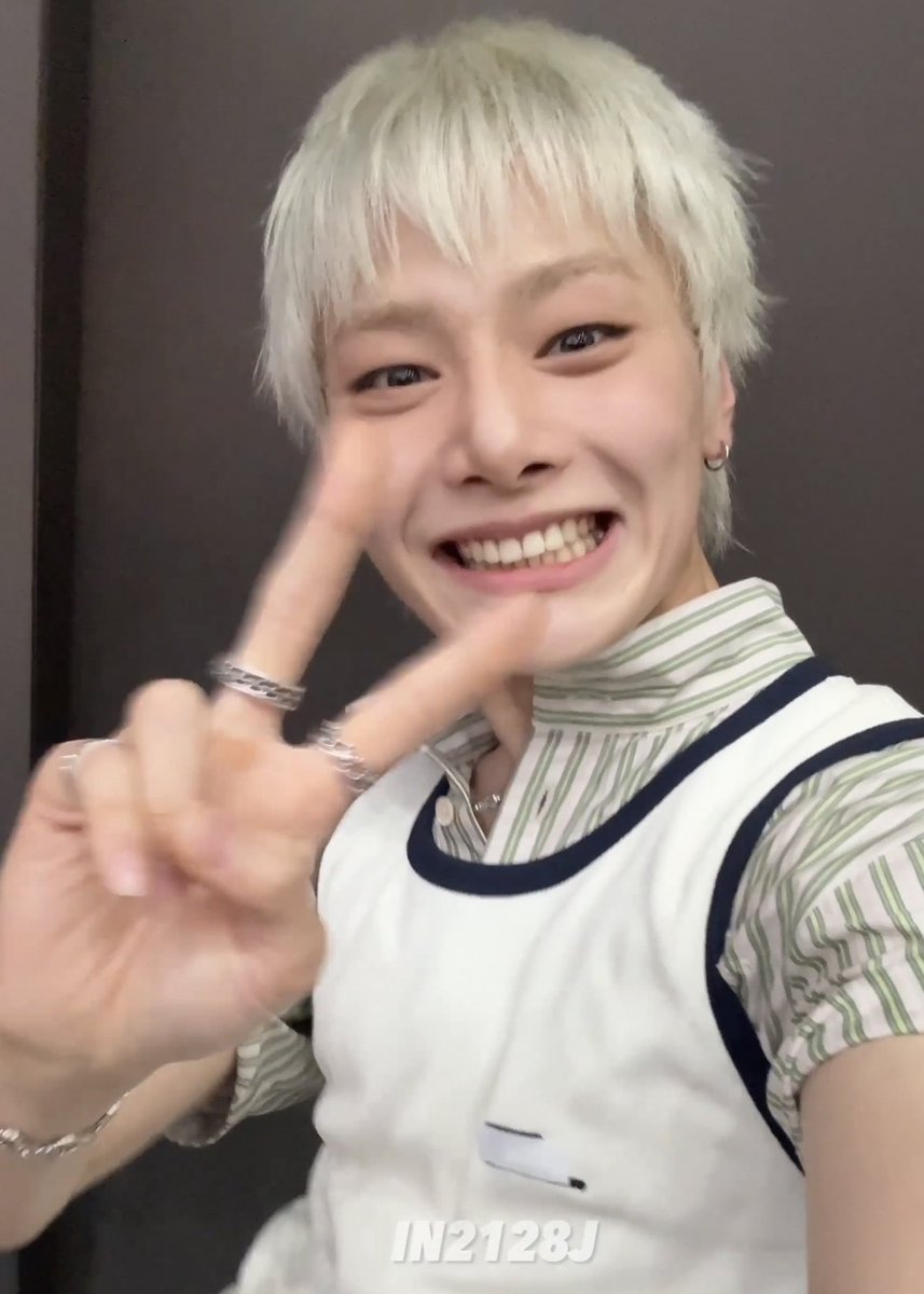 yenitulip's tweet photo. IM GONNA EXPLODE MY HAPPY SUNSHINE 😭🤍 https://t.co/2uArMwd4ZY