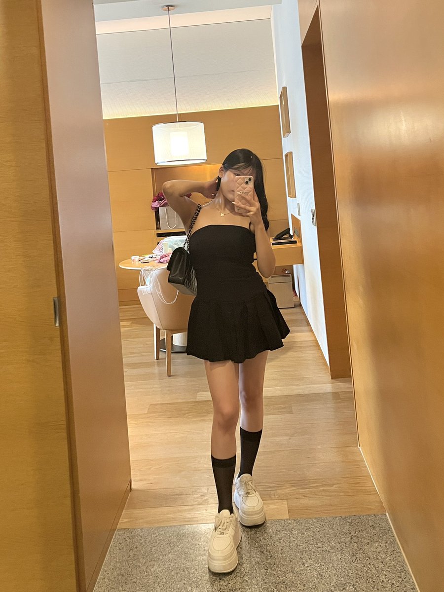 kusobiyoakaka's tweet photo. ダーリッチのスニーカーもまじで身長盛れるのに山登れりしても疲れんくて神。 https://t.co/Us452ZmklQ