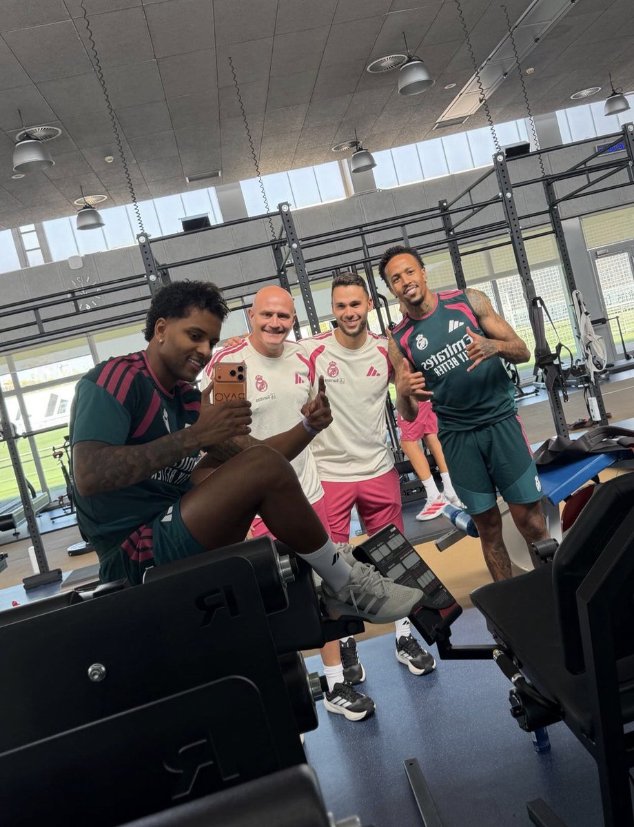 RodrygoGoes's tweet photo. Sabadão 💪🏾🤍 https://t.co/Sx86hb0XBH