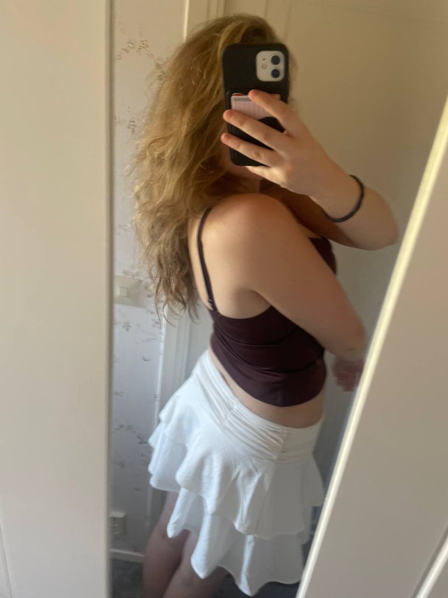 lustigalou's tweet photo. Lördag = hamna i någons säng, vem är på?💋 https://t.co/oLtY7i89SR