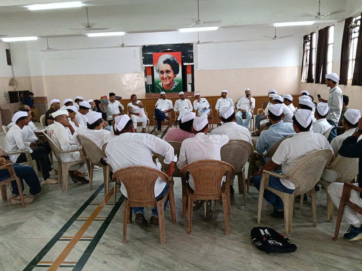 HemShekhawatINC's tweet photo. 📍 पीसीसी मुख्यालय, जयपुर 

कांग्रेस सेवादल के मुख्य संगठक आदरणीय श्री बी.वी. श्रीनिवास जी के निर्देशानुसार राजस्थान कांग्रेस सेवादल सोशल मीडिया की बैठक आज पीसीसी मुख्यालय, चांदपोल, जयपुर में आयोजित हुई। बैठक में सोशल मीडिया के माध्यम से संगठन की गतिविधियों को अधिक प्रभावी ढंग से जनता तक पहुंचाने और संगठन को डिजिटल स्तर पर मजबूत करने को लेकर चर्चा की गई।

बैठक में राजस्थान कांग्रेस सेवादल प्रभारी श्री गोविंद भाई सुभाया जी,  यंग ब्रिगेड कांग्रेस सेवादल के प्रदेश अध्यक्ष श्री जगदीश गोदारा जी, जयपुर, भरतपुर एवं कोटा जोन के प्रभारी, प्रदेश उपाध्यक्ष श्री राजेंद्र अडवाना जी, प्रदेश महासचिव श्री अविकुल शर्मा जी, पूर्व सोशल मीडिया कोऑर्डिनेटर श्री सुरेंद्र बिश्नोई जी, प्रदेश सचिव एवं प्रवक्ता श्री भीमराज जाखड़ जी, सोशल मीडिया कोऑर्डिनेटर श्रीमती वंदना गुप्ता जी एवं स्टेट सोशल मीडिया कोऑर्डिनेटर श्री सर्वेश जी सहित अन्य पदाधिकारी उपस्थित रहे।

@CongressSevadal @SevadalRJ @srinivasiyc @RahulGandhi @JagdishTBishno1
