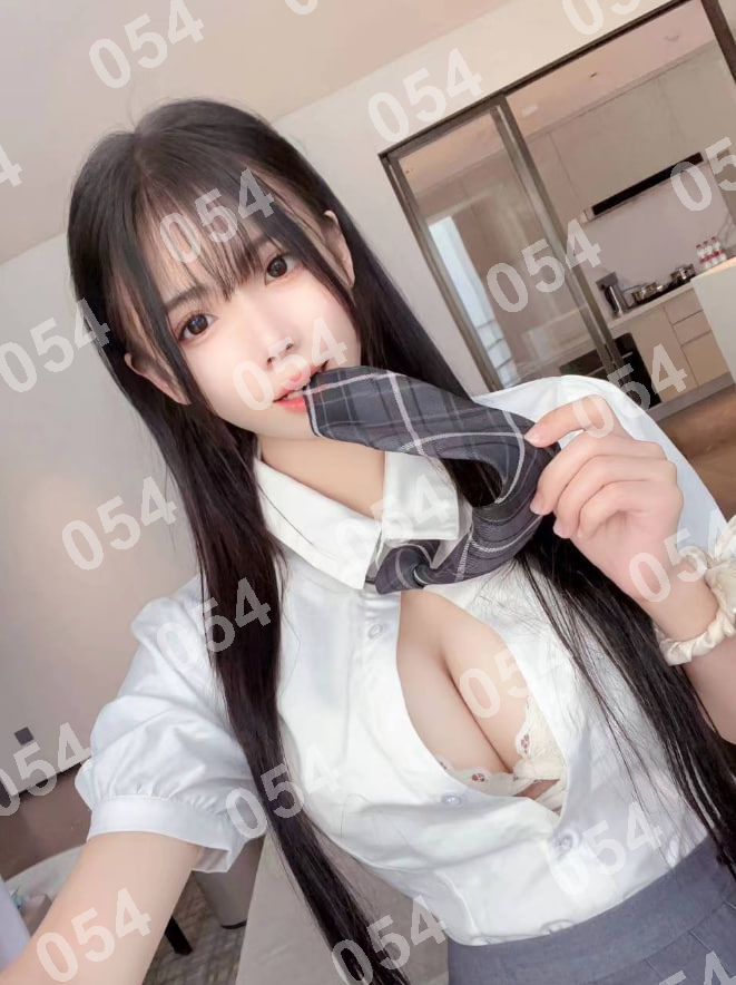 TheRealClica's tweet photo. 孤独，不是孤单，不是一个人吃饭旅行，一个人走走停停。孤独，是开始时不在乎有没有人陪伴，后来就开始不希望有人陪伴，觉得会是一种打扰。

岳阳楼区

琏係👉🏼❌：@chavalex14_YT（失联看主页第一条帖子，转发或者截图页面可效率通过）

#岳阳

#湖南 https://t.co/kk32oaNvvv