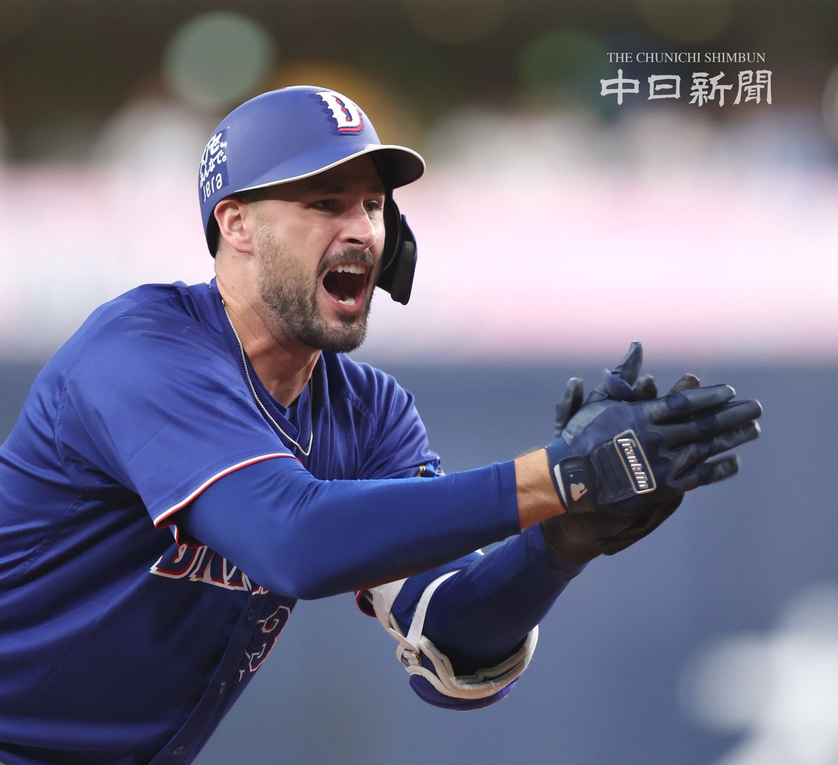chunichiphoto's tweet photo. 【ドラゴンズ】２回表、２点三塁打を放ち喜ぶマラー投手 #中日新聞 #中日スポーツ https://t.co/YPj5RZnGO9