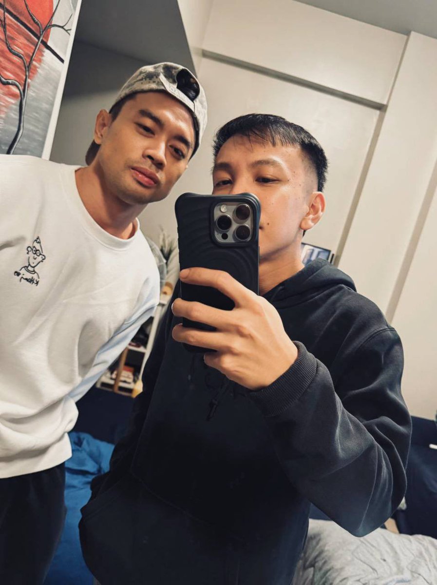 oshversss's tweet photo. “ᴜɴᴇxᴘᴇᴄᴛᴇᴅ ᴄᴏʟʟᴀʙ”
ꜰᴛ: @vlad_castillo 
ᴘᴏᴘꜱ: @Pinoy_Poppers
ᴜᴠ: https://t.co/1wOnoFXkjM
ꜰᴜʟʟ ᴠɪᴅᴇᴏ: https://t.co/H4MYNdC56i https://t.co/SkSnywKyOC
