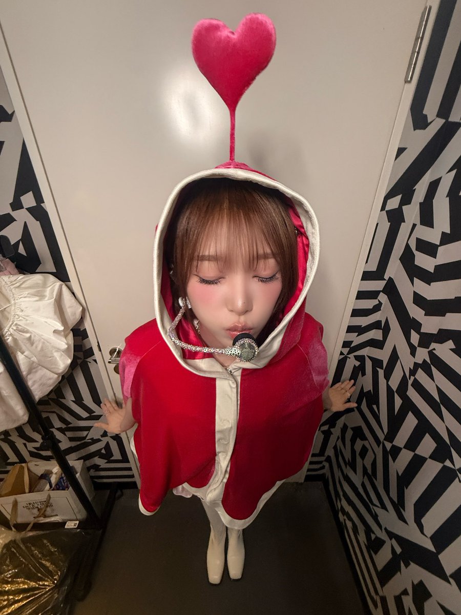 929_o3o's tweet photo. 예나커스터마이징하는거얼마나재밋을까.. https://t.co/iHKOHMj4vd