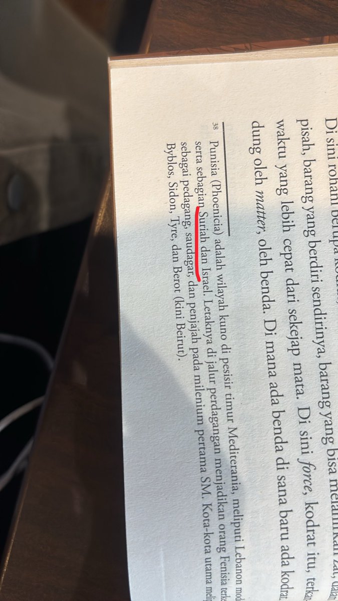 dahlahbun's tweet photo. And, I wonder @ShiraMedia, kenapa di footer buku Madilog, wilayah Punisia disebut kini menjadi Lebanon, Suriah, dan Israel, tetapi tidak Palestina? Apa dasar/rujukan editorialnya? https://t.co/R4E4IfeHA6