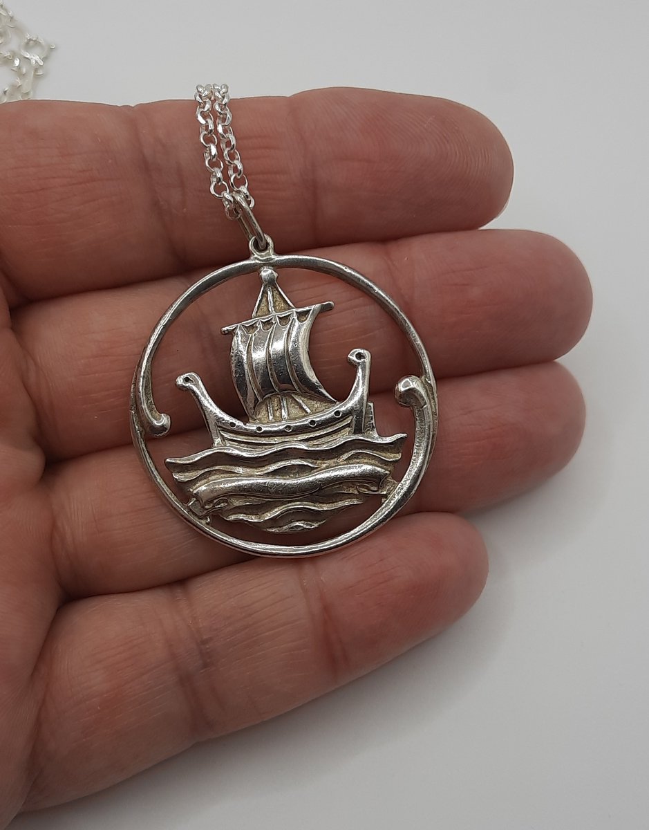 TimewornJewels's tweet photo. Sterling Silver Large Viking Boat Pendant and Chain for sale at TimewornJewels 
 https://t.co/EZm1ODw16T via @Etsy 
#gift #unisex #pendant #viking #boat #silver #jewellery https://t.co/ugeKPLvTus
