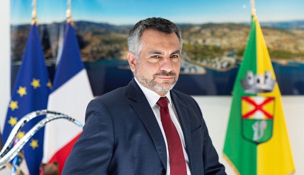 LBleuBlancRouge's tweet photo. 🗣️ Le maire de Mandelieu-la-Napoule réagit à la décision de la Justice de suspendre son arrêté anti-burkinis sur les plages : 

« La ville de Mandelieu prend acte […] de la déconnexion entre le droit positif et la réalité du terrain et ses défis à relever par les élus, ainsi que de la fidélité de la Ligue des droits de l’Homme à ses grands combats existentiels : le burkini, c’est la vie ; les crèches de Noël, à la poubelle. »