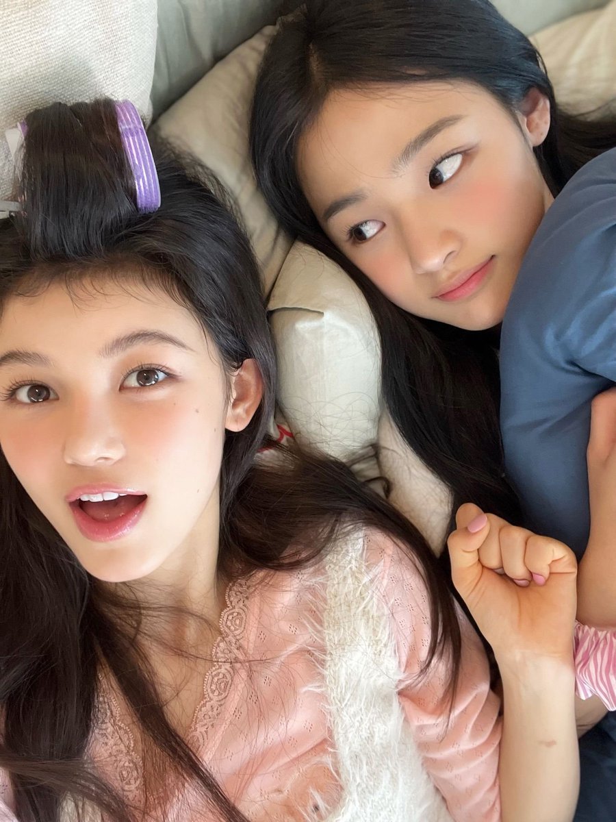 malchaicecream4's tweet photo. 이 셀카 너무 좋음......뭔가 막 부끄러움
미녀들의 투샷 베개셀카란 https://t.co/fc39xW5Vuy