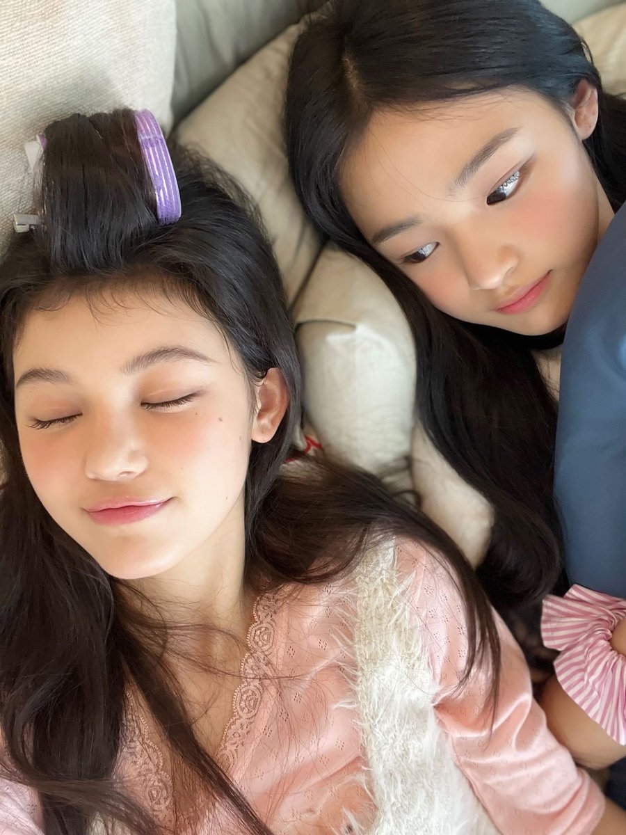 malchaicecream4's tweet photo. 이 셀카 너무 좋음......뭔가 막 부끄러움
미녀들의 투샷 베개셀카란 https://t.co/fc39xW5Vuy