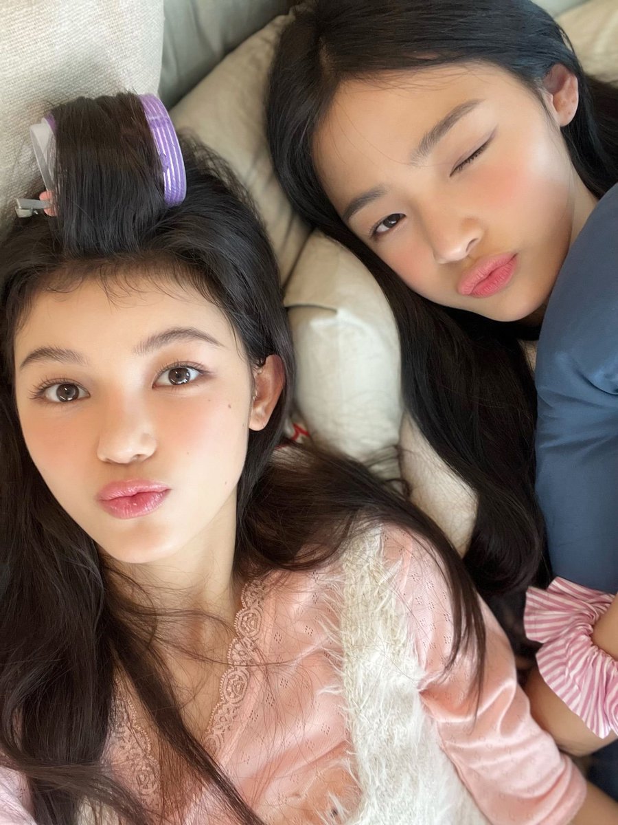 malchaicecream4's tweet photo. 이 셀카 너무 좋음......뭔가 막 부끄러움
미녀들의 투샷 베개셀카란 https://t.co/fc39xW5Vuy