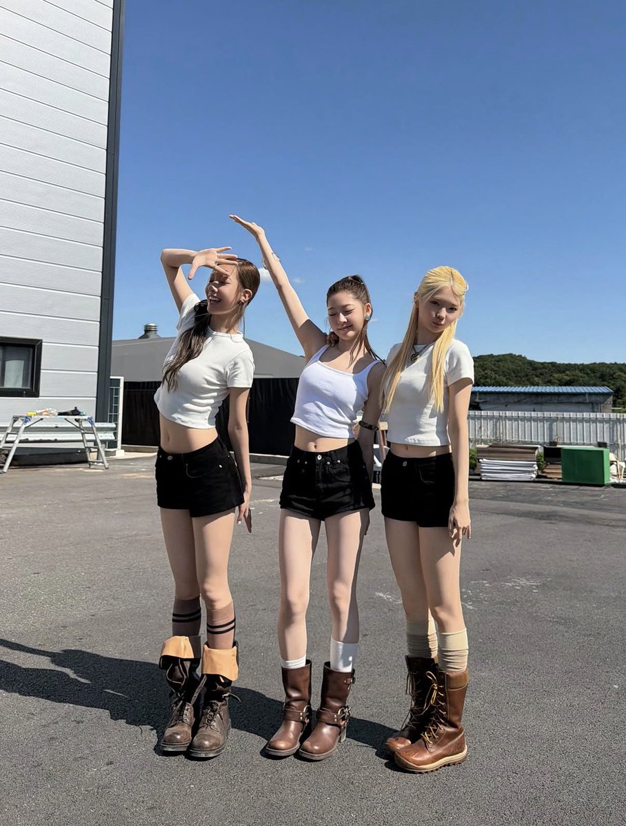 tuideimnida's tweet photo. 260808 TUIDE Instagram Update

(1/2)

#TUIDE #튜이드 https://t.co/vKnGy8mHRH