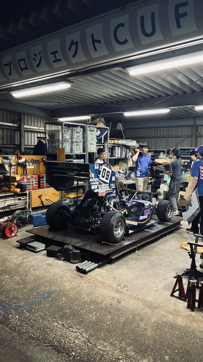 Chiba_Formula's tweet photo. 無事大学に帰ってきました！

数年ぶり(!?)に、大会前後の道中、大会期間中含めて、ハイエース・トラックの事故・故障一切なく帰ることができました❗️

大会のもう一つの目標も達成です？

お家に帰るまでが大会ですよ〜

#学生フォーミュラ
#FSAE
#CUFP https://t.co/agzz1YWt4f