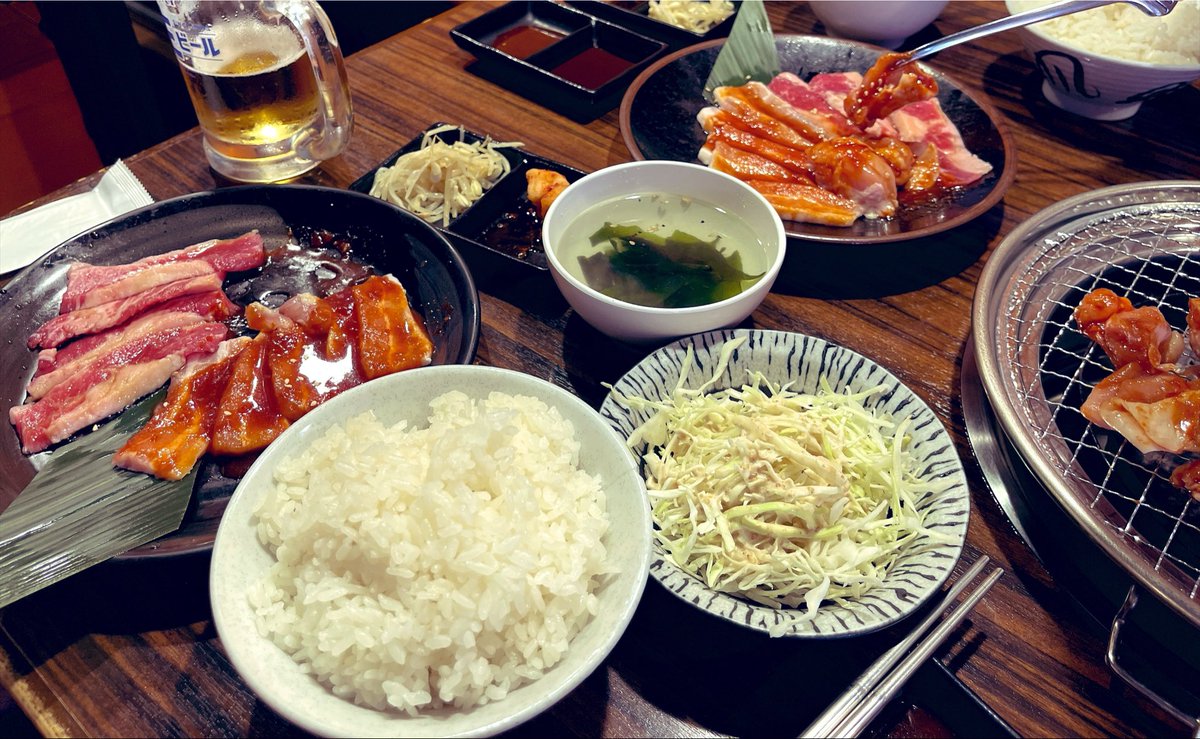 obomikun's tweet photo. 暑気払いしに焼肉食べに行って来ました🥩美味しかった〜😋帰り谷中ぎんざお散歩してチェリー柄のポーチを買いました！がま口とお揃いの柄🍒しっぽドーナツ買って、谷中ソフト猫ちゃん付き食べて延命院さんで切り絵の御朱印猫ちゃんもいただきました🐈チェリーに会いたいな〜ぁ💕 https://t.co/CxD0ED5hS0