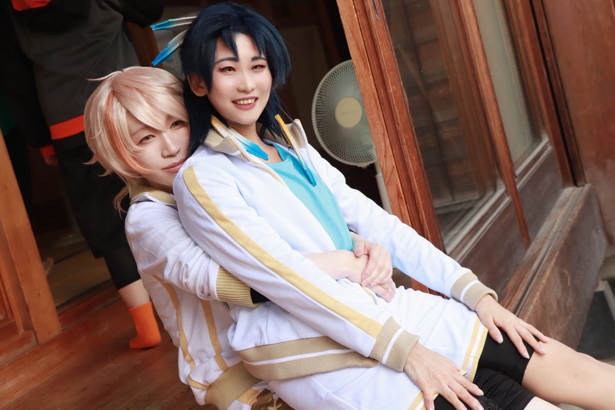 yaya_rii's tweet photo. #0725刀剣男士白飯会

【cosplay／69番　太鼓鐘貞宗】
【cosplay／67番 物吉貞宗】→國光さん（@Kunimitu5656）
📷→せんぱいさん（@yobosuke）

縁側にてお互いのお膝に座り合いっこ
物吉にーちゃんと！ https://t.co/SOVCLwwvqM