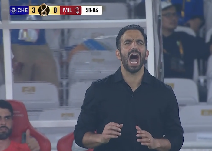 TouchlineX's tweet photo. 🚨 𝗕𝗥𝗘𝗔𝗞𝗜𝗡𝗚: RUBEN AMORIM IS FREAKING OUT!

HE HAS NOT WON A SINGLE PRE-SEASON GAME SO FAR, AND NOW HE IS LOSING 3-0 TO CHELSEA! https://t.co/VJhFF0TNpD