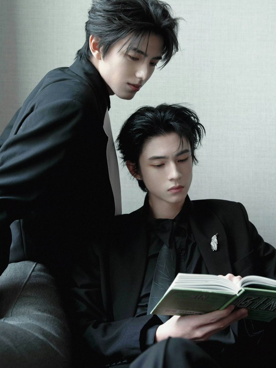 K_Tae0130's tweet photo. ลี่มาโพสเว่ย

🐶 : กำลังถ่ายรูปกันอยู่ค้าบ 📸

#WeiboGala2026xTianYuan 
#Ollie #ShuYuan #TianYuan https://t.co/5g3Sw3UhnT