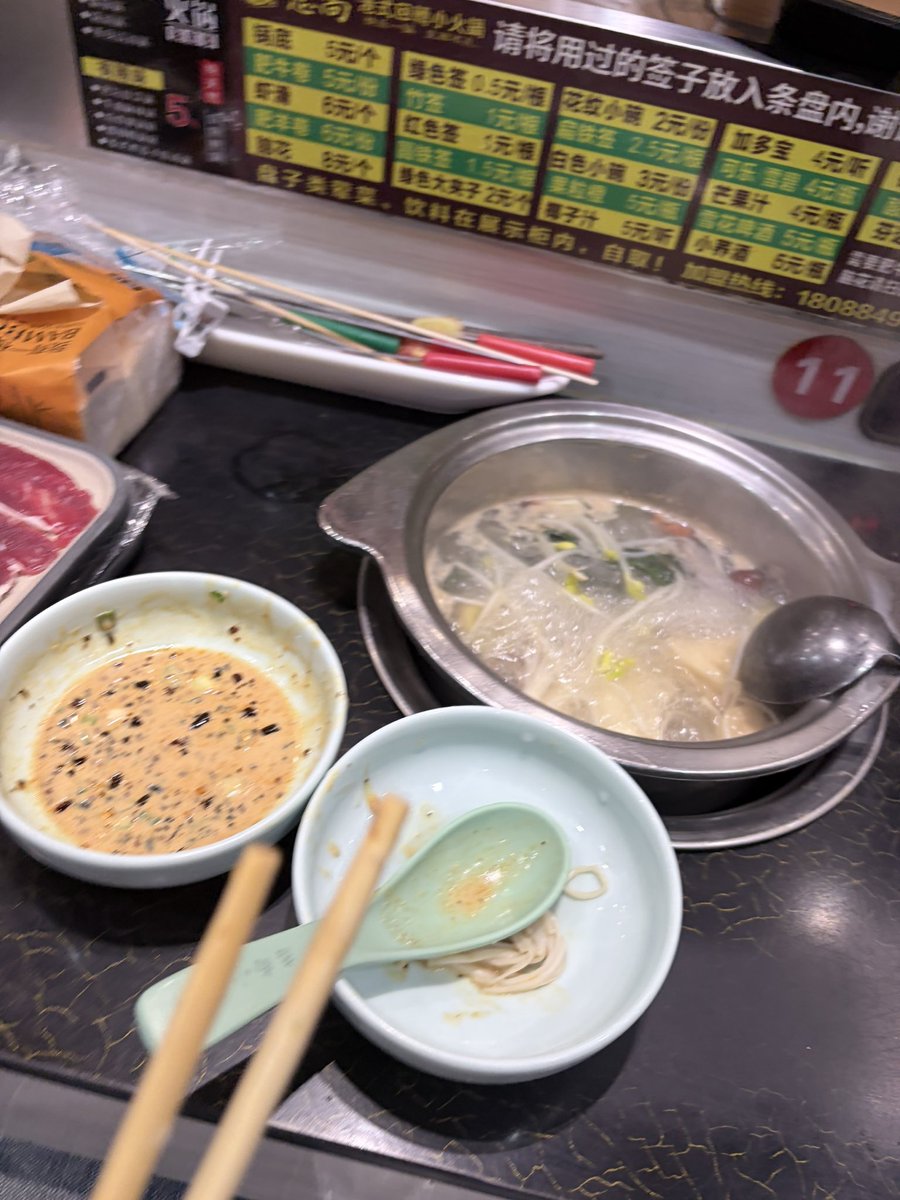 Heeung000's tweet photo. @eyehue54 나 오늘 점심 훠궈 먹어써😏 https://t.co/WsbZFhr2Bi