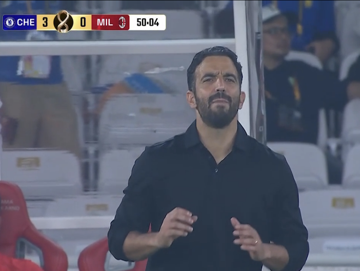 TouchlineX's tweet photo. 📸 - RUBEN AMORIM TOLD HIS TEAM, WE ARE GOING TO PLAY 3 AT THE BACK VS CHELSEA!

THEY PROBABLY GOT THE TRANSLATION WRONG, BECAUSE NOW THEY ARE LOSING 3-0! https://t.co/Hzah0CvyoX