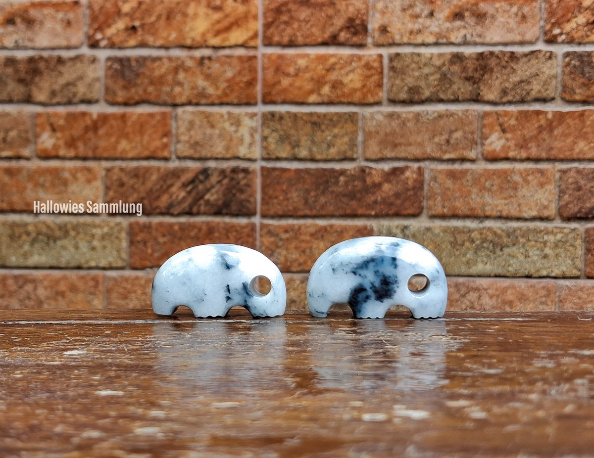 Hallowie31's tweet photo. My mini collection 👻👻👻
#magatama #jadeite #ヒスイ #翡翠 #勾玉 #獣形勾玉 https://t.co/C7TUtB0cUk
