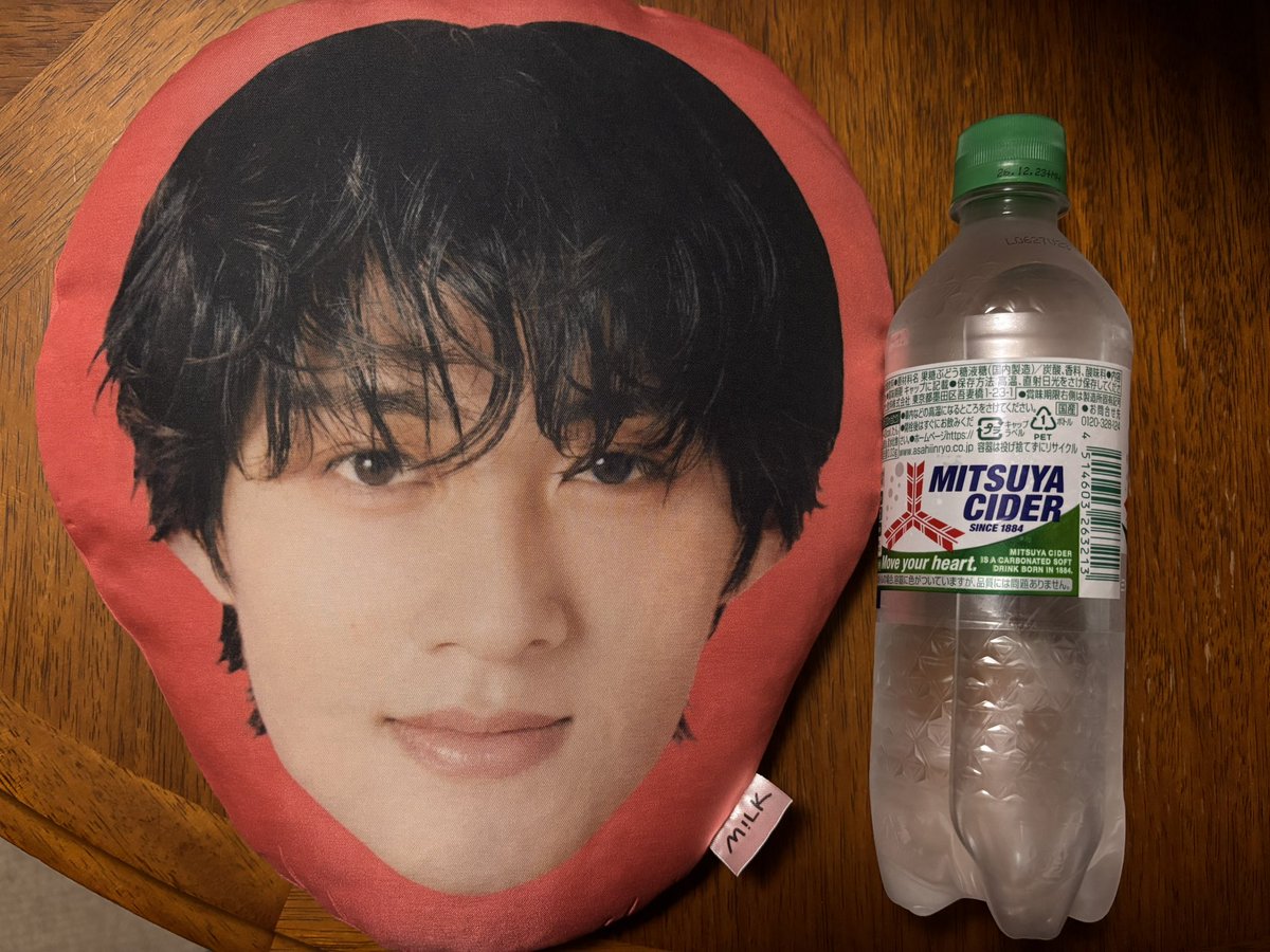 07_mijb's tweet photo. 曽野舜太、顎から頭のてっぺんまでで500mlペットボトルと同じくらい
おでこの生え際から顎までで約18cm

こわい ありえない 小さすぎる 嘘でしょ
私の手で顔全部覆えるんだけど…… https://t.co/zYsgqv4NJL