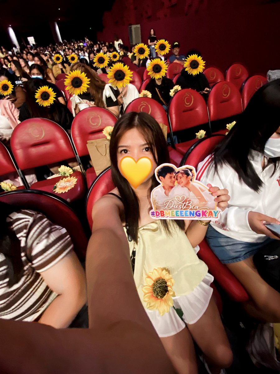 meeeeengkaay's tweet photo. Sobrang lapit ko! Huhu, hindi pa rin ako makapaniwala. 🥹💛

Thank you so much, Miss @holllybasilll for the SVIP ticket. This is truly a moment I’ll never forget. ✨🫶🏻  
#DustbiaLoveActually https://t.co/WL19fuzw3F