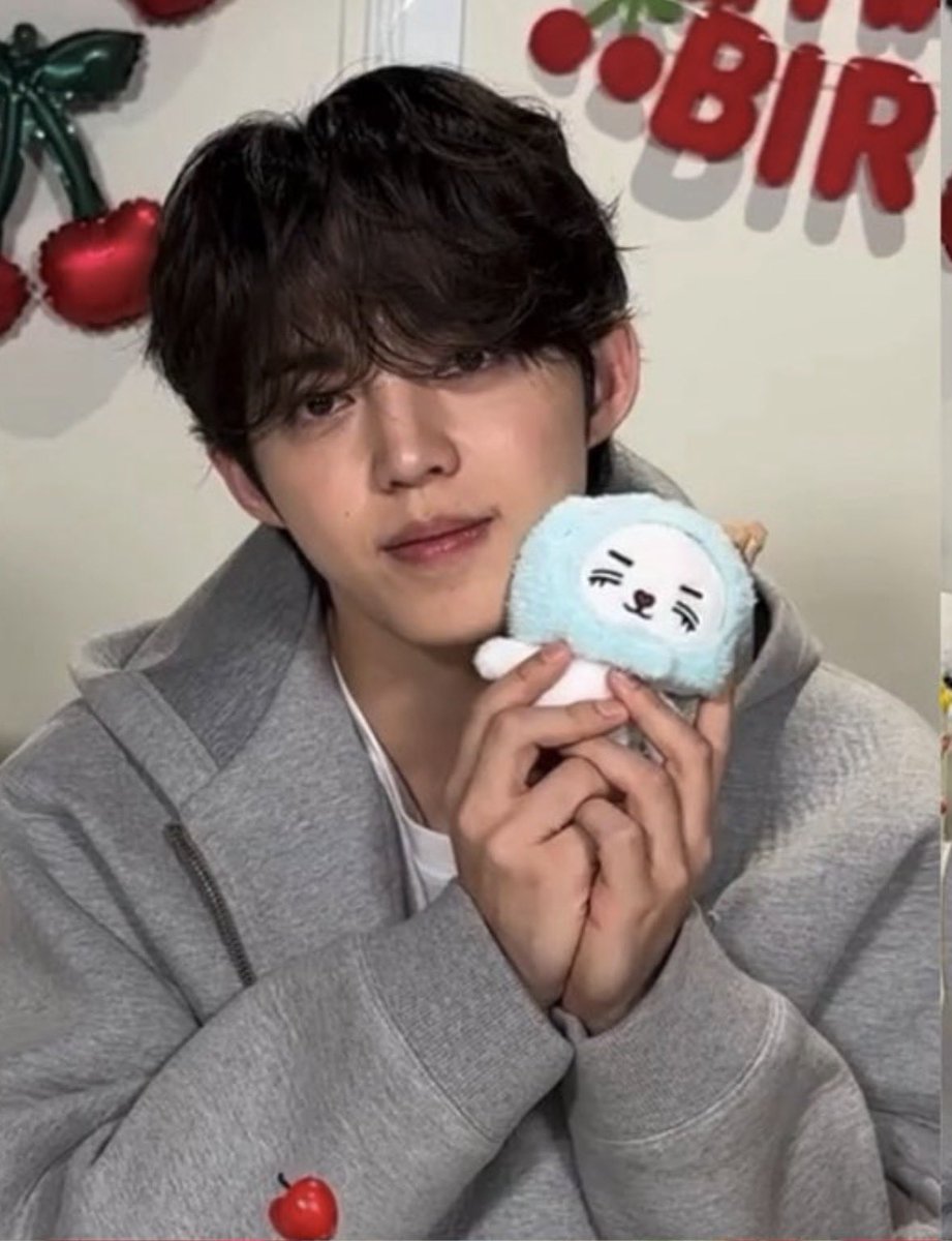 choitcherriees's tweet photo. MAKE WAY FOR SCOUPS DAY
#난_언제나_승철이편_생일축하해
#Its_BOSS_SCOUPS_Day @pledis_17 https://t.co/CYQnpCH1fy