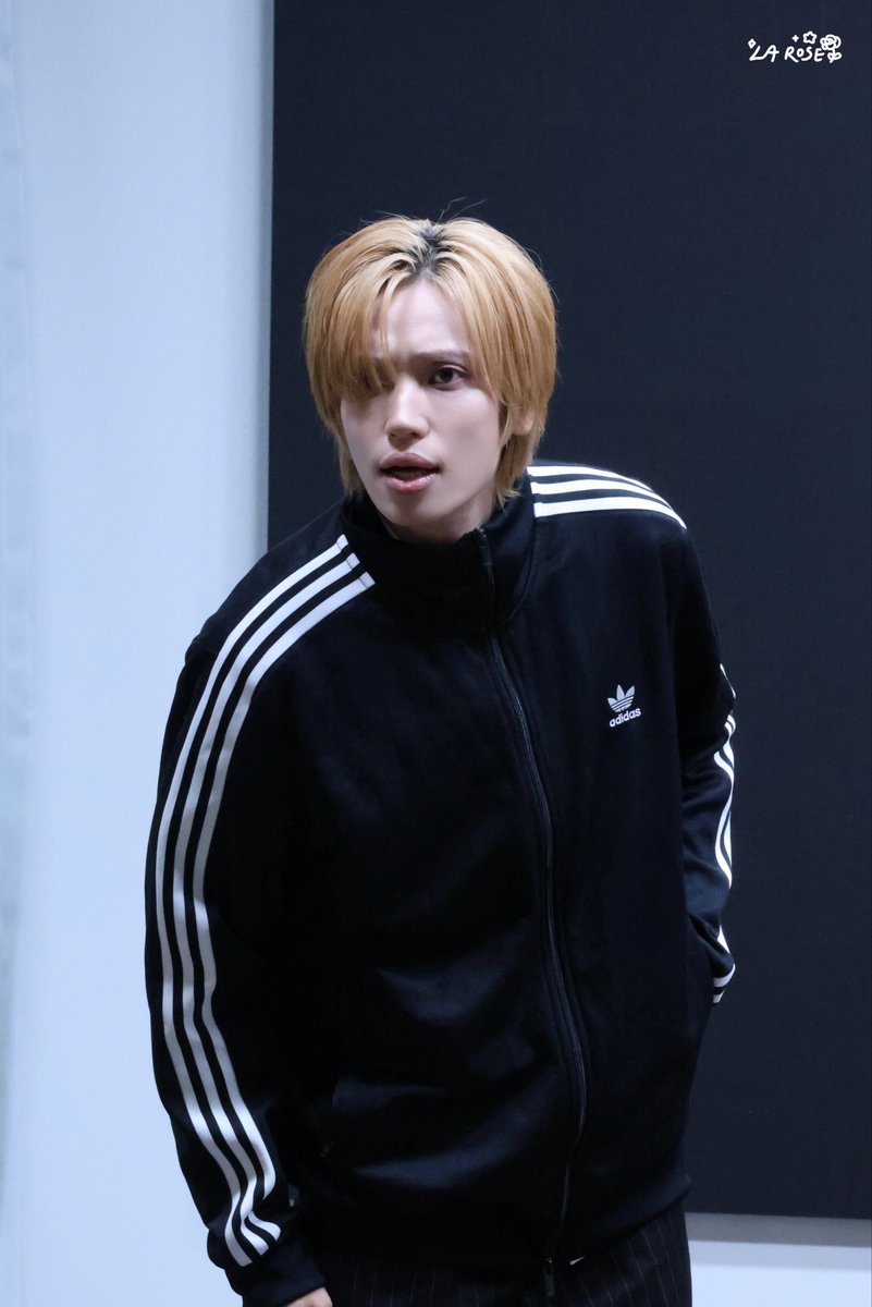 larose0609's tweet photo. 260808 위드뮤 팬싸

ニエル先輩💖

#니엘 #NIEL 
#캘리포니아 #California https://t.co/aeMg7vMxBd
