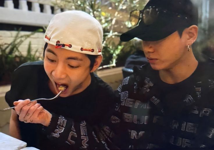 lvthvkook's tweet photo. bringing it again taekook sitting side by side with members but face each other when alone😭.... #watdatmean https://t.co/rzKRu1E2uF