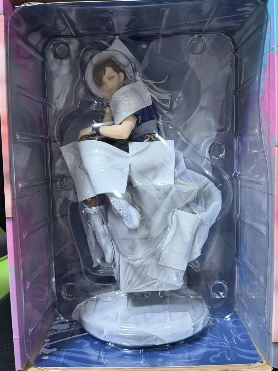 Green_T_LAmis's tweet photo. あきまん先生が直接監修した春麗のフィギュアが届いた✨✨✨
フィギュアを買うのは人生初だけどいい買い物をした😄
飾る場所を作るまでは箱に入れて保管✨ https://t.co/adEuTqwUop