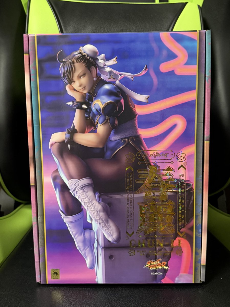 Green_T_LAmis's tweet photo. あきまん先生が直接監修した春麗のフィギュアが届いた✨✨✨
フィギュアを買うのは人生初だけどいい買い物をした😄
飾る場所を作るまでは箱に入れて保管✨ https://t.co/adEuTqwUop